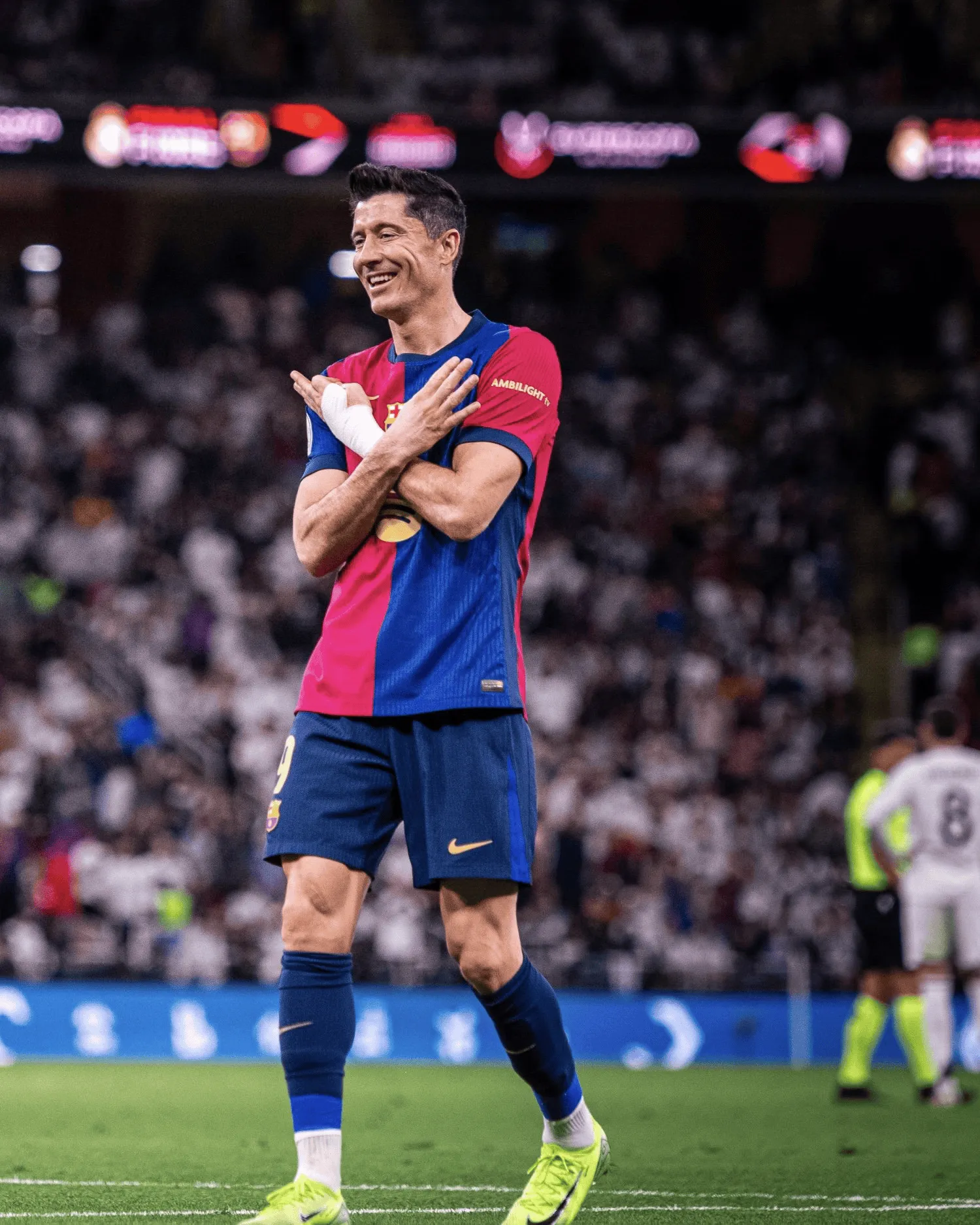 开云体育网址-关于莱万多夫斯基在巴黎圣日耳曼比赛中最后时刻胜出，反败为胜引发热议！的信息-开云体育网址